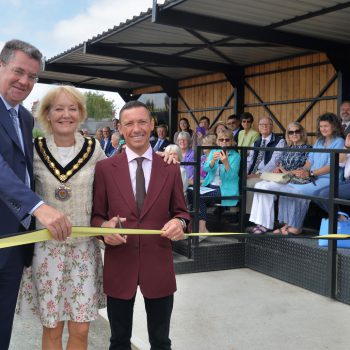 Town Mayor cutting ribbon 2